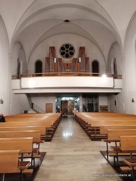 Trauersängerin Sängerin Gitarre Musikerin Trauerfeier Verabschiedung Beerdigung Begräbnis Erlöserkirche Kirche Sulz