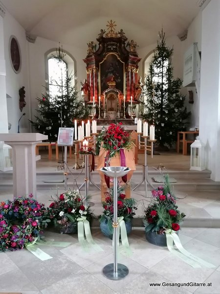 Kirche Klaus Trauerfeier Beerdigung Verabschiedung Vorarlberg Musik Kirche Trauersängerin Sängerin mit Gitarre www.trauer-musik.at www.gesangundgitarre.at Gesang Gitarre Yvonne Brugger Trauersängerin Kirchensängerin