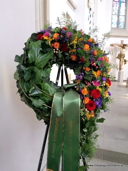 Kirche Gaißau Gaissau Trauersängerin Trauerfeier Beerdigung Verabschiedung Vorarlberg Musik Kirche Trauersängerin Sängerin mit Gitarre www.gesangundgitarre.at Gesang Gitarre Yvonne Brugger
