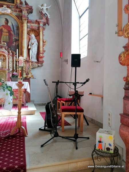 Kirche Düns Taufsängerin Sängerin mit Gitarre Taufe Musik Taufmusik Bodensee Musikerin Gitarre Gesang Kirche Taufsängerin Meiningen Vorarlberg www.gesangundgitarre.at Gesang Gitarre Yvonne Brugger
