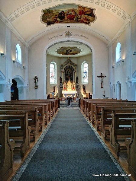 Kirche Feldkirch Gisingen Trauerfeier Beerdigung Verabschiedung Vorarlberg Musik Kirche Trauersängerin Sängerin mit Gitarre www.trauer-musik.at www.gesangundgitarre.at Gesang Gitarre Yvonne Brugger Trauersängerin Kirchensängerin