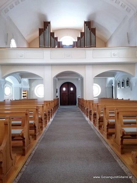Kirche Feldkirch Gisingen Trauerfeier Beerdigung Verabschiedung Vorarlberg Musik Kirche Trauersängerin Sängerin mit Gitarre www.trauer-musik.at www.gesangundgitarre.at Gesang Gitarre Yvonne Brugger Trauersängerin Kirchensängerin