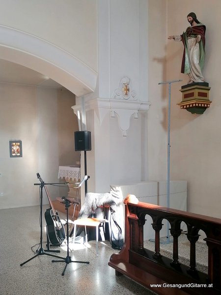 Kirche Dornbirn Haselstauden Taufsängerin Sängerin mit Gitarre Taufe Musik Taufmusik Bodensee Musikerin Gitarre Gesang Kirche Taufsängerin Vorarlberg www.gesangundgitarre.at Gesang Gitarre Yvonne Brugger