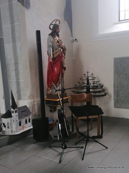 Alte Kirche Götzis Vorarlberg Totenwache Trauerfeier Beerdigung Verabschiedung Musik Kirche Solomusikerin Sängerin mit Gitarre www.trauer-musik.at www.gesangundgitarre.at Gesang Gitarre Yvonne Brugger Trauersängerin Kirchensängerin Kirche Trauerfeier Beerdigung Verabschiedung Vorarlberg Musik Kirche Trauersängerin Sängerin mit Gitarre www.trauer-musik.at www.gesangundgitarre.at Gesang Gitarre Yvonne Brugger Trauersängerin Kirchensängerin