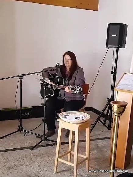 Kirche Friedhof Lingenau Vorarlberg Trauerfeier Beerdigung Verabschiedung Musik Kirche Solomusikerin Sängerin mit Gitarre www.trauer-musik.at www.gesangundgitarre.at Gesang Gitarre Yvonne Brugger Trauersängerin Kirchensängerin Kirche Trauerfeier Beerdigung Verabschiedung Vorarlberg Musik Kirche Sängerin mit Gitarre www.trauer-musik.at www.gesangundgitarre.at Gesang Gitarre Yvonne Brugger Trauersängerin Kirchensängerin