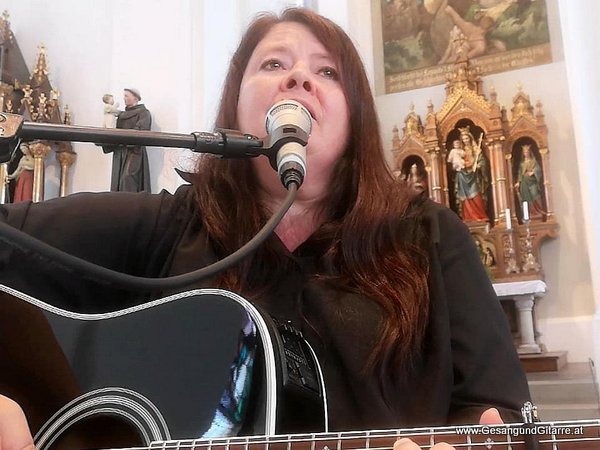 Kirche Lauterach Vorarlberg Trauerfeier Beerdigung Verabschiedung Musik Kirche Solomusikerin Sängerin mit Gitarre www.trauer-musik.at www.gesangundgitarre.at Gesang Gitarre Yvonne Brugger Trauersängerin Kirchensängerin Kirche Trauerfeier Beerdigung Verabschiedung Vorarlberg Musik Kirche Sängerin mit Gitarre www.trauer-musik.at www.gesangundgitarre.at Gesang Gitarre Yvonne Brugger Trauersängerin Kirchensängerin