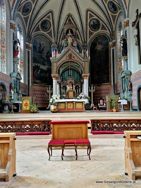 Kirche Münster Schruns Musik Solomusikerin Sängerin Hochzeitssängerin Hochzeit Trauung Vorarlberg Kirche www.gesangundgitarre.at Gesang Gitarre Yvonne Brugger