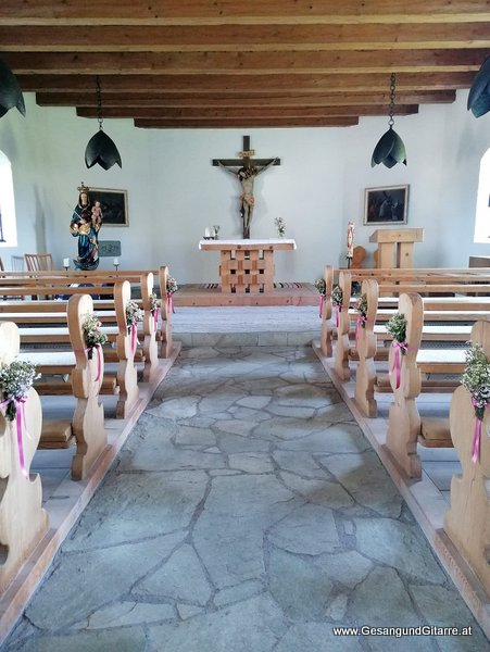 Ofterschwang St. Ignatius Kapelle Allgäu Traufe Trauung Taufe Kirche Musik Solomusikerin Sängerin Hochzeitssängerin Hochzeit Trauung Vorarlberg Kirche www.gesangundgitarre.at Gesang Gitarre Yvonne Brugger