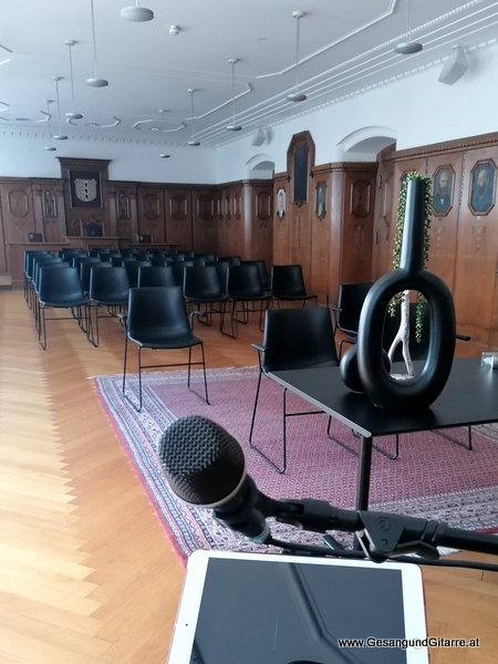 Trauung Standesamt Bregenz Rathaus Musik Solomusikerin Sängerin Hochzeitssängerin Hochzeit Trauung Vorarlberg Kirche www.gesangundgitarre.at Gesang Gitarre Yvonne Brugger