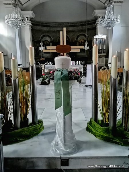 Kirche Dornbirn St. Martin Stadtkirche Vorarlberg Verabschiedung Trauerfeier Beerdigung Verabschiedung Totenwache Musik Kirche Solomusikerin Sängerin mit Gitarre www.trauer-musik.at www.gesangundgitarre.at Gesang Gitarre Yvonne Brugger Trauersängerin Kirchensängerin Kirche Trauerfeier Beerdigung Verabschiedung Vorarlberg Musik Kirche Sängerin mit Gitarre www.trauer-musik.at www.gesangundgitarre.at Gesang Gitarre Yvonne Brugger Trauersängerin Kirchensängerin