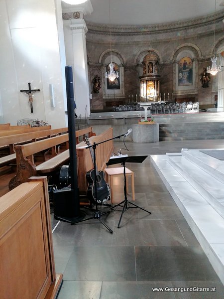 Kirche Dornbirn St. Martin Stadtkirche Vorarlberg Verabschiedung Trauerfeier Beerdigung Verabschiedung Totenwache Musik Kirche Solomusikerin Sängerin mit Gitarre www.trauer-musik.at www.gesangundgitarre.at Gesang Gitarre Yvonne Brugger Trauersängerin Kirchensängerin Kirche Trauerfeier Beerdigung Verabschiedung Vorarlberg Musik Kirche Sängerin mit Gitarre www.trauer-musik.at www.gesangundgitarre.at Gesang Gitarre Yvonne Brugger Trauersängerin Kirchensängerin