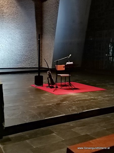 Jahrtagsmesse Jahresgedenken Gedenken Rankweil Vorarlberg Musik Kirche Trauersängerin Sängerin mit Gitarre www.gesangundgitarre.at Gesang Gitarre Yvonne Brugger