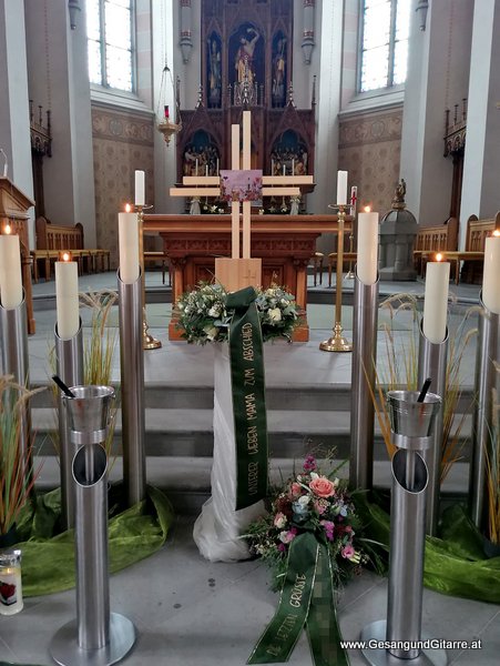 Kirche Schwarzach Vorarlberg Verabschiedung Trauerfeier Beerdigung Verabschiedung Totenwache Musik Kirche Solomusikerin Sängerin mit Gitarre www.trauer-musik.at www.gesangundgitarre.at Gesang Gitarre Yvonne Brugger Trauersängerin Kirchensängerin Kirche Trauerfeier Beerdigung Verabschiedung Vorarlberg Musik Kirche Sängerin mit Gitarre www.trauer-musik.at www.gesangundgitarre.at Gesang Gitarre Yvonne Brugger Trauersängerin Kirchensängerin