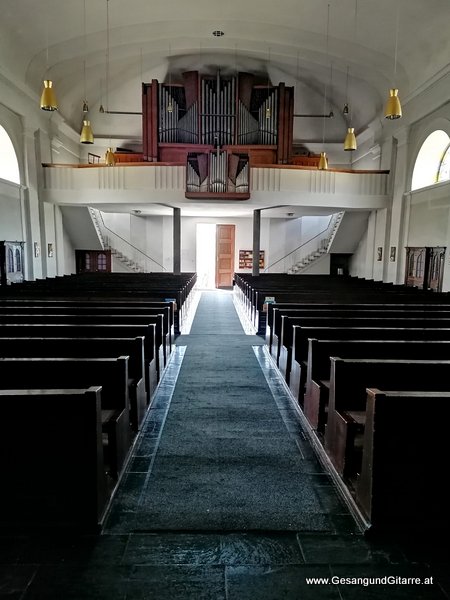 Kirche Wolfurt Pfarrer Marius Dumea Taufsängerin Sängerin mit Gitarre Taufe Musik Taufmusik Bodensee Musikerin Gitarre Gesang Kirche Taufsängerin Vorarlberg www.gesangundgitarre.at Gesang Gitarre Yvonne Brugger