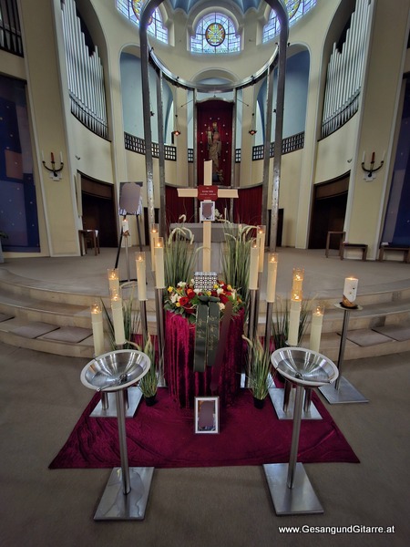 Kirche Mariahilf Bregenz Trauerfeier Beerdigung Verabschiedung Vorarlberg Musik Kirche Trauersängerin Sängerin mit Gitarre www.trauer-musik.at www.gesangundgitarre.at Gesang Gitarre Yvonne Brugger Trauersängerin Kirchensängerin