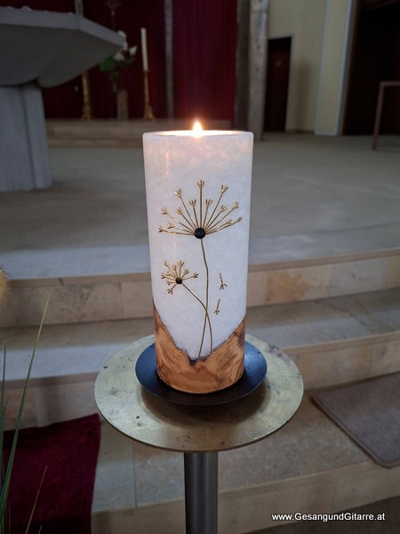 Kirche Mariahilf Bregenz Trauerfeier Beerdigung Verabschiedung Vorarlberg Musik Kirche Trauersängerin Sängerin mit Gitarre www.trauer-musik.at www.gesangundgitarre.at Gesang Gitarre Yvonne Brugger Trauersängerin Kirchensängerin