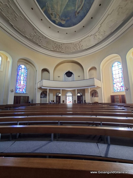 Kirche Mariahilf Bregenz Trauerfeier Beerdigung Verabschiedung Vorarlberg Musik Kirche Trauersängerin Sängerin mit Gitarre www.trauer-musik.at www.gesangundgitarre.at Gesang Gitarre Yvonne Brugger Trauersängerin Kirchensängerin