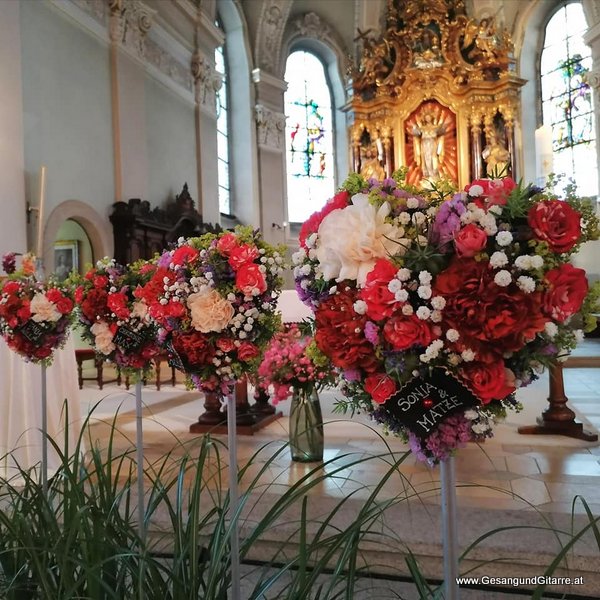 Musik Trauersängerin Sängerin mit Gitarre Vorarlberg Kirche Höchst Beerdigung Beisetzung Trauerfeier Verabschiedung