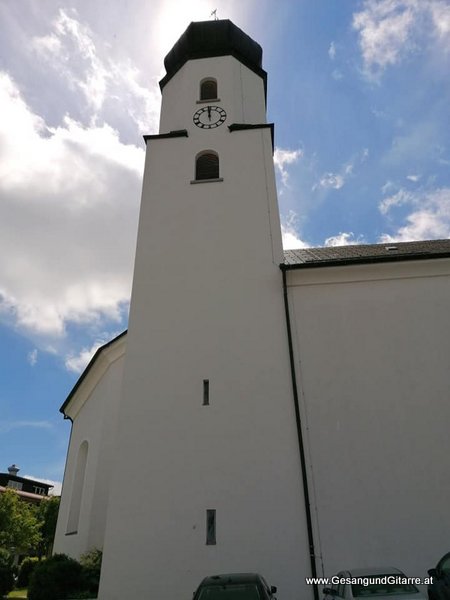 Sängerin Yvonne Brugger Taufe Musik Taufmusik Vorarlberg Bodensee Musikerin Gitarre Gesang Vorarlberg Sulzberg Bregenzerwald Taufsängerin