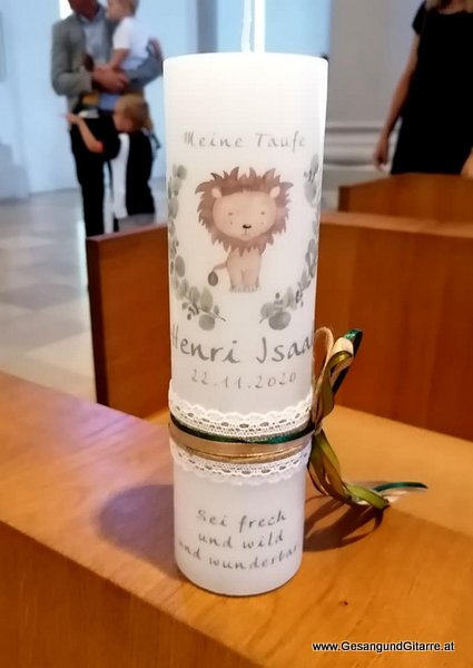 Sängerin Yvonne Brugger Taufe Musik Taufmusik Bodensee Musikerin Gitarre Gesang Kirche Götzis Taufsängerin