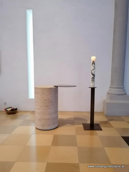 Sängerin Yvonne Brugger Taufe Musik Taufmusik Bodensee Musikerin Gitarre Gesang Kirche Götzis Taufsängerin