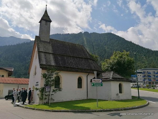 Sängerin Hochzeitssängerin Gitarre Trauung Kirche Trauungsmusik Hochzeitsmusik Kapelle Kirche Pertisau Achensee Tirol