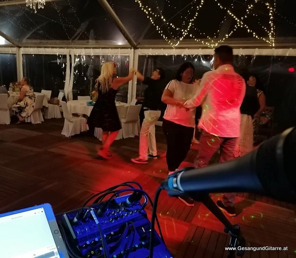 Hochzeitsfeier Dinner Sängerin Fest Feier Musik Musikerin Vorarlberg Bodensee Bregenz Gebhardsberg Bodenseeregion