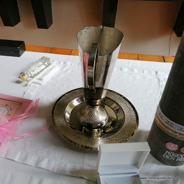 Sängerin Yvonne Brugger Taufe Musik Taufmusik Bodensee Musikerin Gitarre Gesang Kirche Taufsängerin Dornbirn Gütle