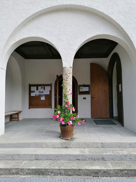 Sängerin Yvonne Brugger Taufe Musik Taufmusik Bodensee Musikerin Gitarre Gesang Kirche Taufsängerin Dornbirn Gütle