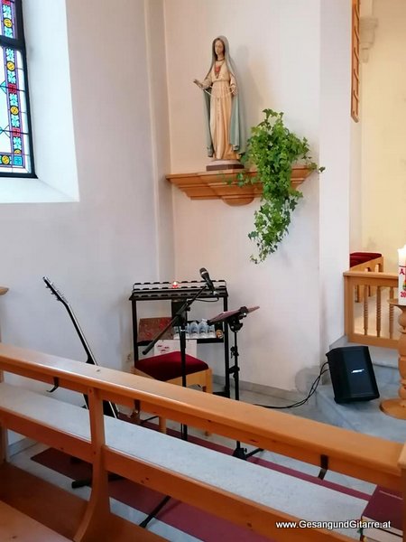Sängerin Yvonne Brugger Taufe Musik Taufmusik Bodensee Musikerin Gitarre Gesang Taufsängerin Kirche Kapelle Bonacker Laterns