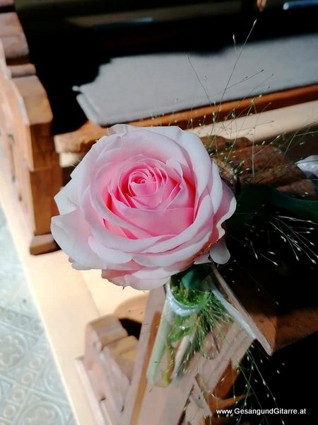 Sängerin Hochzeitssängerin Gitarre Trauung Kirche Trauungsmusik Hochzeitsmusik Kirche Lauterach
