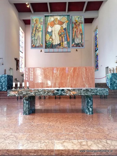 Sängerin mit Gitarre Taufe Musik Taufmusik Bodensee Musikerin Gitarre Gesang Kirche Taufsängerin Bregenz St. Gebhard Vorarlberg