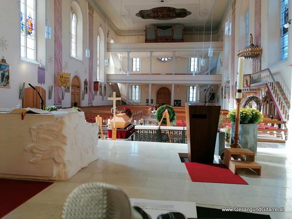 Sängerin Gitarre Musikerin Trauerfeier Verabschiedung Beerdigung Begräbnis Alberschwende Kirche