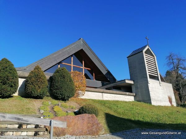 Hochzeitssängerin Sängerin Yvonne Brugger Traufe Trauung Taufe Musik Taufmusik Bodensee Musikerin Gitarre Gesang Kirche Maria Schnee Kehlegg Dornbirn