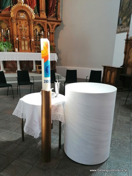 Sängerin Yvonne Brugger Taufe Musik Taufmusik Bodensee Musikerin Gitarre Gesang Kirche Taufsängerin Lauterach Vorarlberg