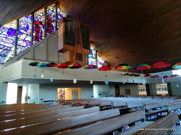 Musik Trauerfeier Kirche Trauersängerin Sängerin mit Gitarre Vorarlberg Thüringen Beerdigung Begräbnis Trauerfeier Verabschiedung Rankweil Vorarlberg www.gesangundgitarre.at yvonne brugger