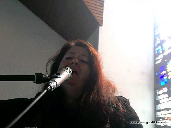 Musik Trauerfeier Kirche Trauersängerin Sängerin mit Gitarre Vorarlberg Thüringen Beerdigung Begräbnis Trauerfeier Verabschiedung Rankweil Vorarlberg www.gesangundgitarre.at yvonne brugger