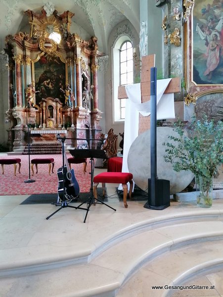 Musik Trauerfeier Kirche Trauersängerin Sängerin mit Gitarre Vorarlberg Thüringen Beerdigung Begräbnis Trauerfeier Verabschiedung Bregenz Vorarlberg www.gesangundgitarre.at yvonne brugger