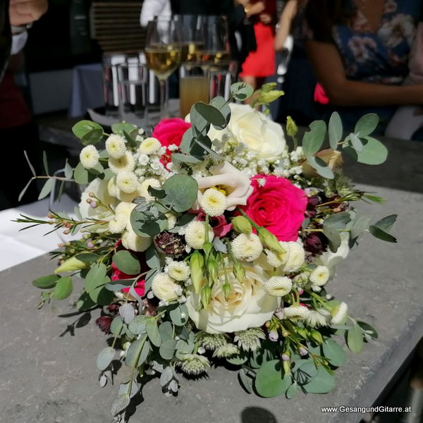 Lech Arlberg Musik Sängerin Hochzeitssängerin Hochzeit Trauung Vorarlberg Kirche www.gesangundgitarre.at Gesang Gitarre Yvonne Brugger