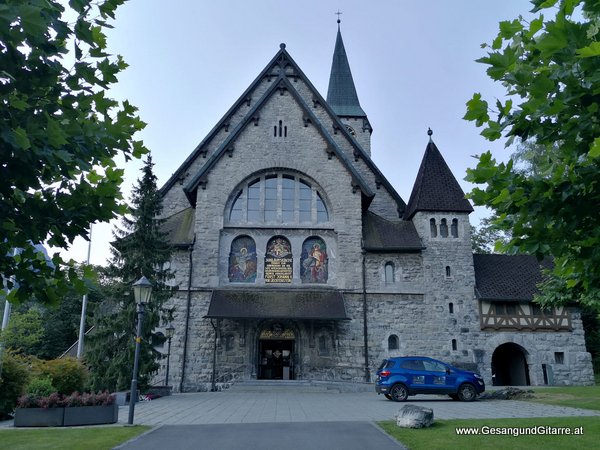 Trauerfeier Beerdigung Verabschiedung Balzers FL Fürstentum Liechtenstein Musik Kirche Trauersängerin Sängerin mit Gitarre www.gesangundgitarre.at Gesang Gitarre Yvonne Brugger 