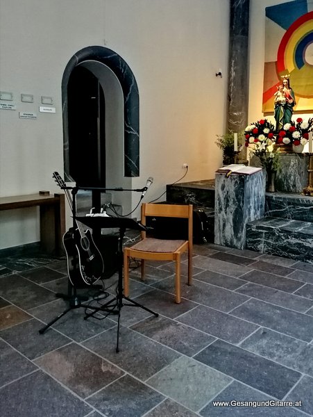 Trauerfeier Beerdigung Verabschiedung Balzers FL Fürstentum Liechtenstein Musik Kirche Trauersängerin Sängerin mit Gitarre www.gesangundgitarre.at Gesang Gitarre Yvonne Brugger 