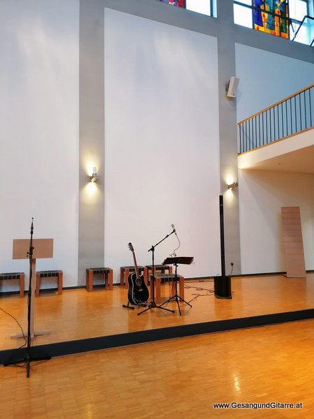 Trauerfeier Beerdigung Verabschiedung Altach Vorarlberg Musik Kirche Trauersängerin Sängerin mit Gitarre www.gesangundgitarre.at Gesang Gitarre Yvonne Brugger
