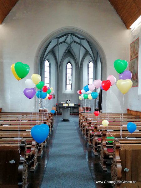 Kirche Brand Brandnertal Vorarlberg Musik Sängerin Hochzeitssängerin Hochzeit Trauung Vorarlberg Kirche www.gesangundgitarre.at Gesang Gitarre Yvonne Brugger