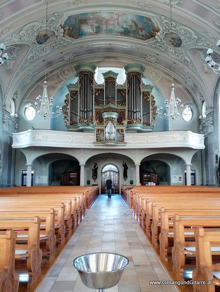 Kirche Höchst Bodensee Trauerfeier Beerdigung Verabschiedung Vorarlberg Musik Kirche Trauersängerin Sängerin mit Gitarre www.gesangundgitarre.at Gesang Gitarre Yvonne Brugger
