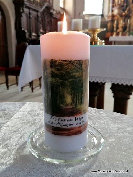 Kirche Höchst Bodensee Trauerfeier Beerdigung Verabschiedung Vorarlberg Musik Kirche Trauersängerin Sängerin mit Gitarre www.gesangundgitarre.at Gesang Gitarre Yvonne Brugger