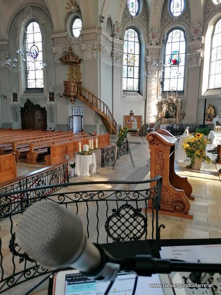 Kirche Höchst Bodensee Trauerfeier Beerdigung Verabschiedung Vorarlberg Musik Kirche Trauersängerin Sängerin mit Gitarre www.gesangundgitarre.at Gesang Gitarre Yvonne Brugger