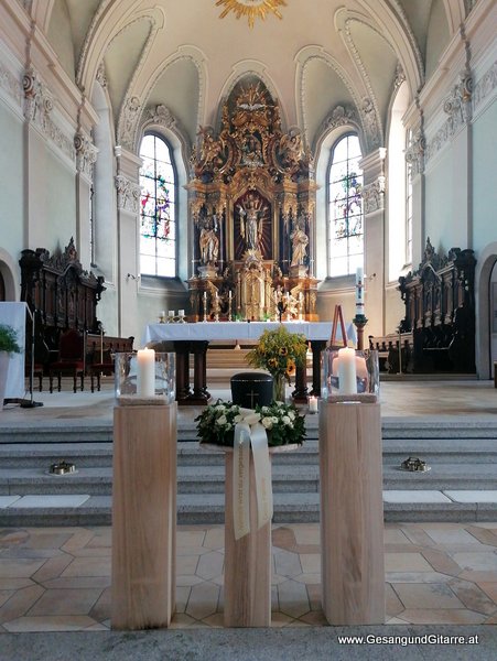 Kirche Höchst Bodensee Trauerfeier Beerdigung Verabschiedung Vorarlberg Musik Kirche Trauersängerin Sängerin mit Gitarre www.gesangundgitarre.at Gesang Gitarre Yvonne Brugger