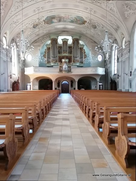 Kirche Höchst Bodensee Trauerfeier Beerdigung Verabschiedung Vorarlberg Musik Kirche Trauersängerin Sängerin mit Gitarre www.gesangundgitarre.at Gesang Gitarre Yvonne Brugger