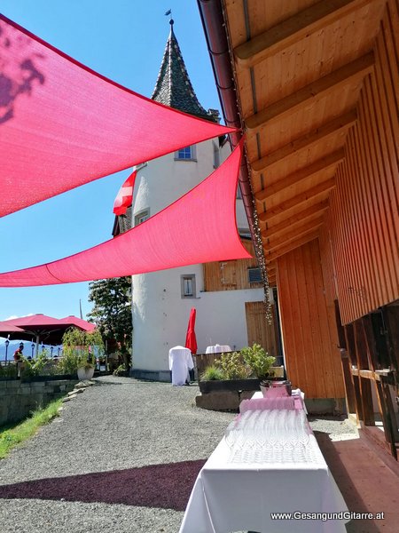 Freie Trauung Schweiz Musik Solomusikerin Sängerin Hochzeitssängerin Hochzeit Trauung Vorarlberg Kirche www.gesangundgitarre.at Gesang Gitarre Yvonne Brugger