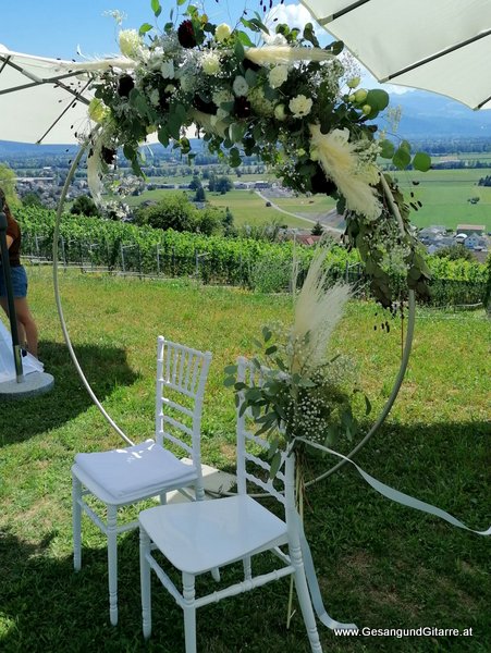 Freie Trauung Schweiz Musik Solomusikerin Sängerin Hochzeitssängerin Hochzeit Trauung Vorarlberg Kirche www.gesangundgitarre.at Gesang Gitarre Yvonne Brugger
